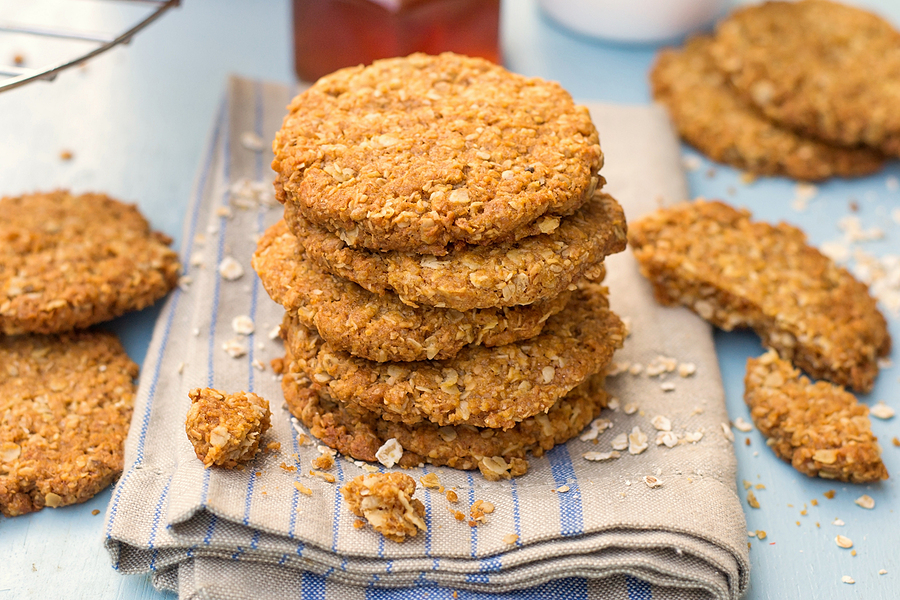Traditional Anzac Biscuits Recipe Anzac Maggie Biscuit Maggiebeer 